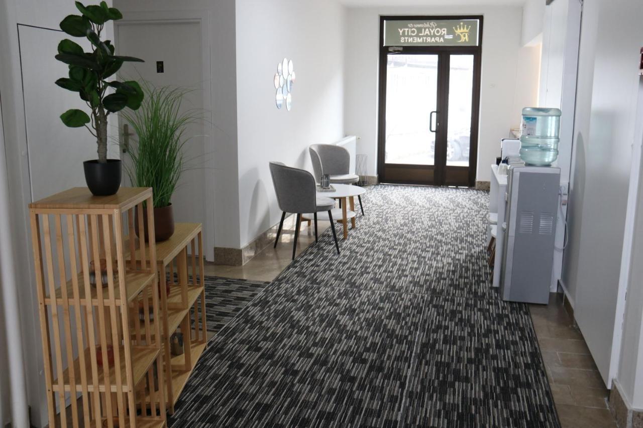 יאיצי Royal City Apartments מראה חיצוני תמונה