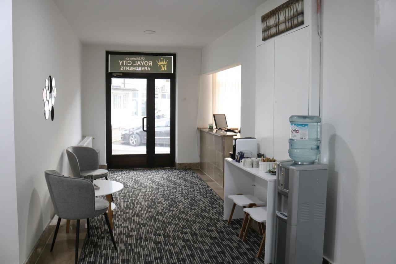 יאיצי Royal City Apartments מראה חיצוני תמונה